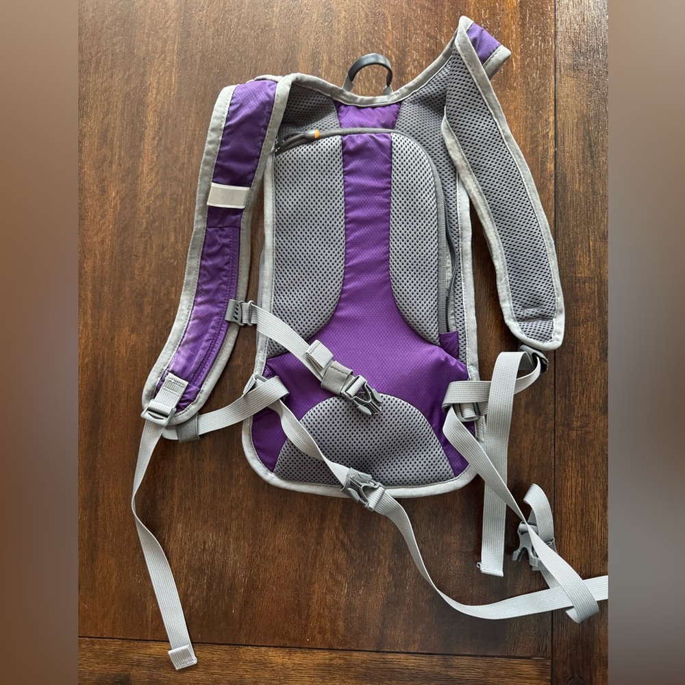 Nathan Hydration Pack With Storage - image 2